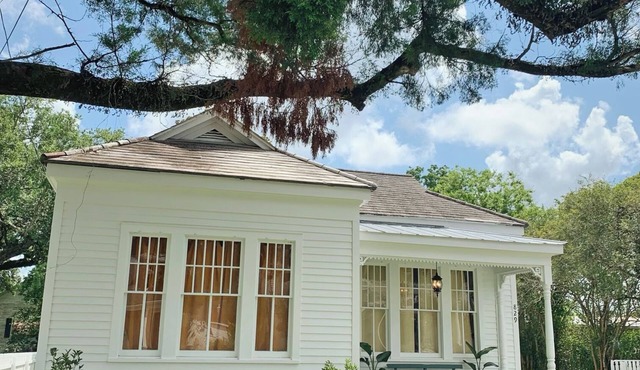 Lovely Folk Victorian Cottage in Historic District