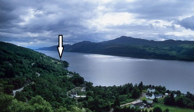 Lovely foresters cottage, amazing Loch Ness views, private beach, pets welcome