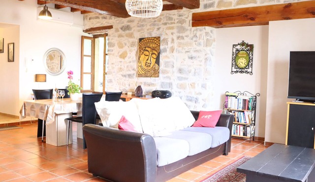 Lovely and spacious apartment in traditional Provençal Mas - Sauvignonnn