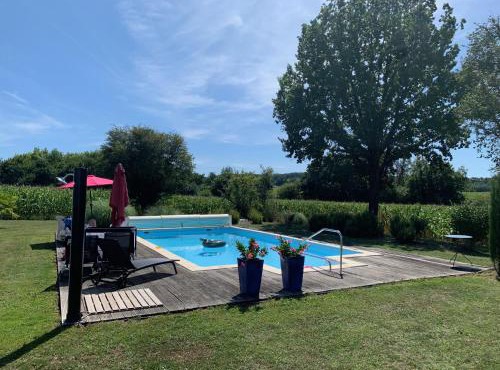 Lovely gites with private pool, privacy & spacious garden