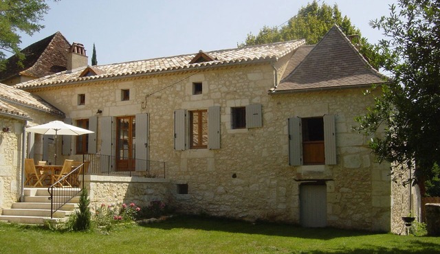 Lovely house in a green setting in Perigord Purple - ideal for children