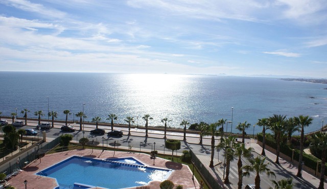 Lovely Frontline Apartment, Large Communal Pool With Sea Views, Bar/Restaurant A