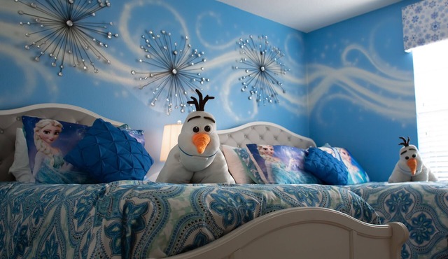 Lovely Frozen Themed 4 BR townhome near Disney located in Paradise Palms Resort.