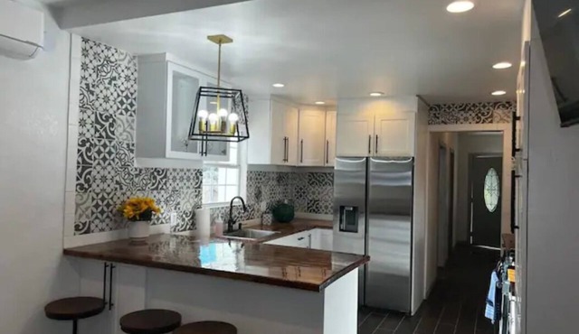 Lovely fully remodeled 2 bedroom stylish Condo