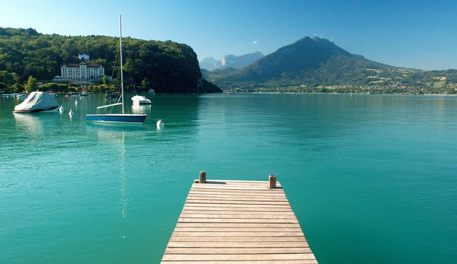 Lovely gated family house, steps from Lake Annecy in Menthon-Saint-Bernard.
