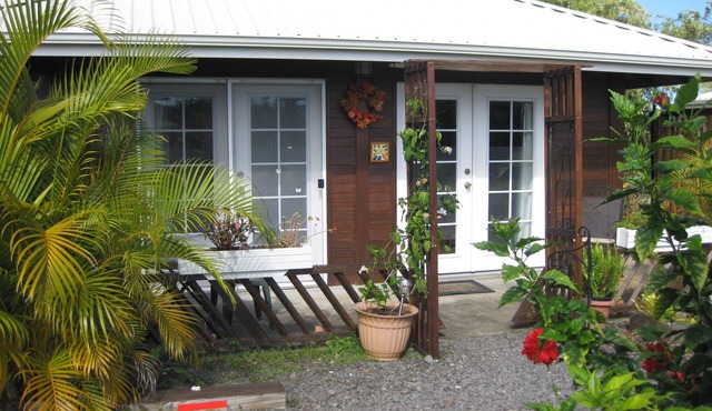 Lovely garden cottage, Hamakua waterfall district, 100% solar
