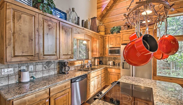 Lovely Garfield Cabin w/Direct Beaver Lake Access
