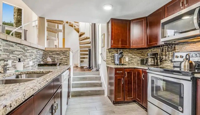 Lovely Gated Community on the Golf Course/w Pooln
