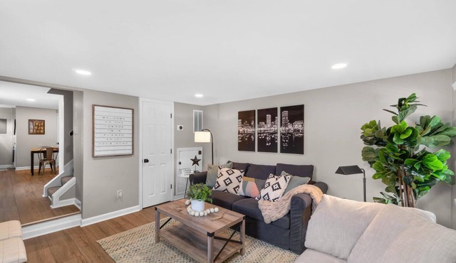 * Lovely Gem w/Perfect Combo of Flair & Class *