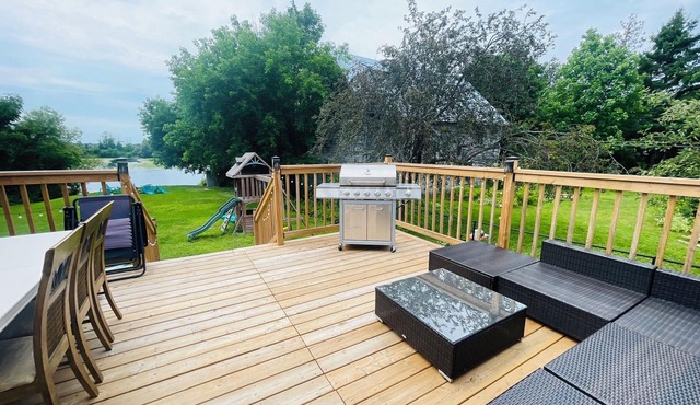 Lovely get away waterfront home