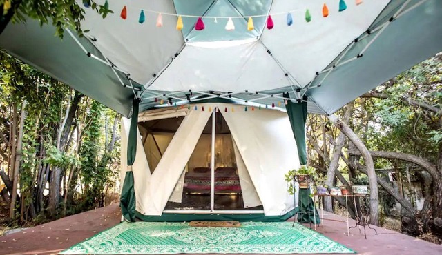 Lovely Glamping Tent for Three with a Shared Pool near Lakeside, California