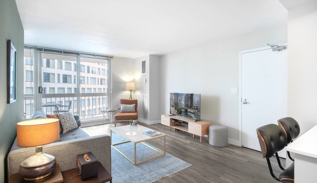 Lovely Gold Coast Convertible w/Terrace near the L by Blueground