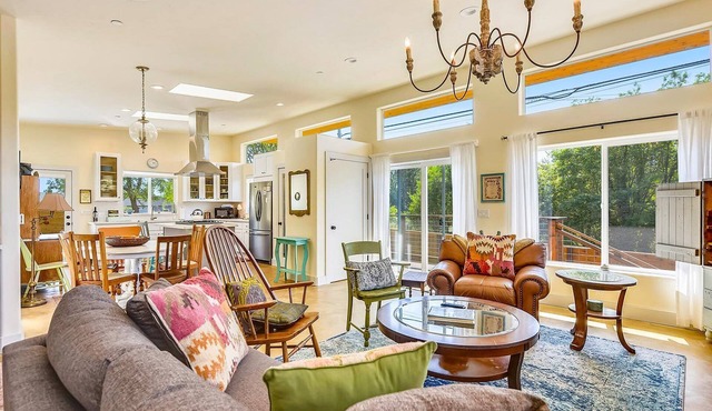 Lovely Graton Home with Great Vibes, Wonderful Location!