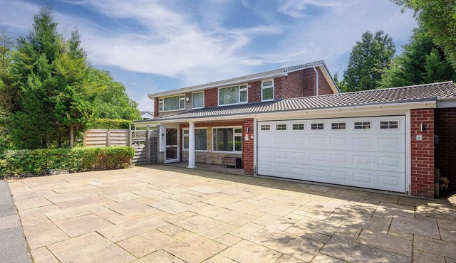 Lovely Greater MCR Family Home by City SuperHost