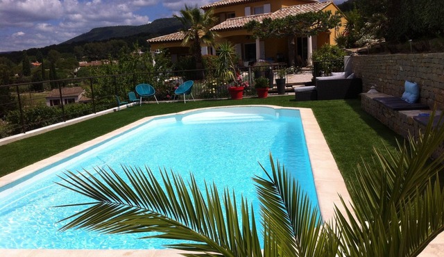 Lovely ground villa 3 * independent swimming pool, made safe, large garden