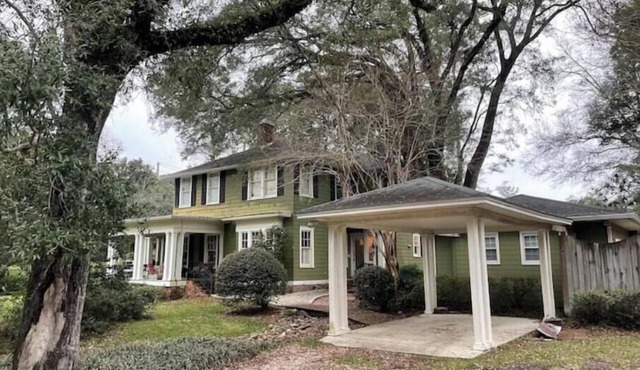 Lovely guesthouse near I10 with grand piano; 15 min from campus