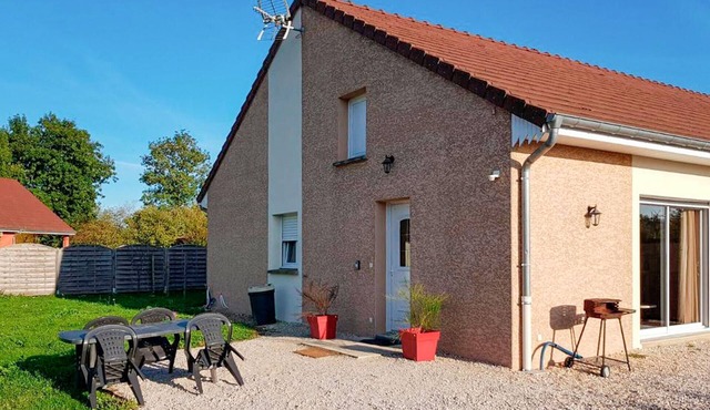 Lovely home in La Chapelle-Saint-Sauv