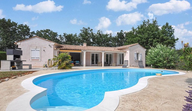 Lovely home in Saint-Cézaire-sur-Siag