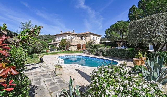 Lovely home in Saint-Julien-les-Rosie