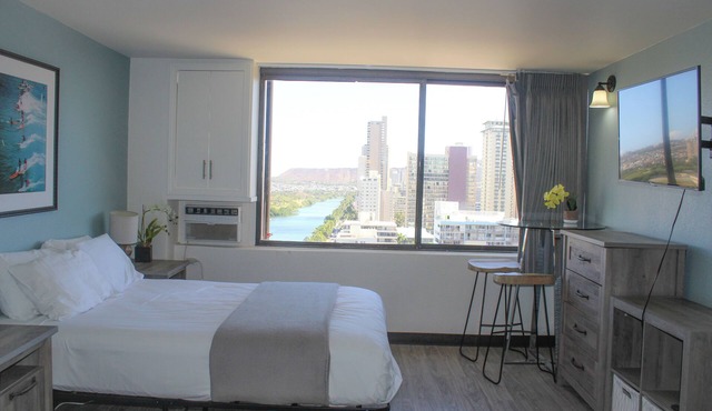 Lovely Hawaiian Monarch Studio | Pool + Gym