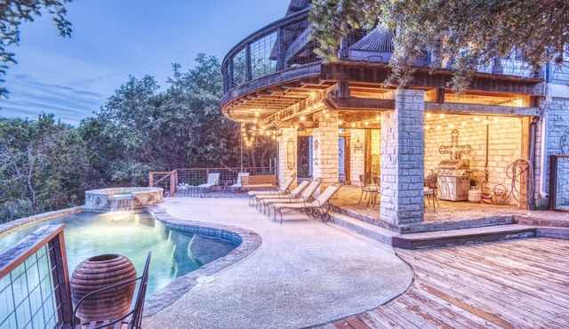 Lovely Hill Country Resort Style SPA/POOL-Sleeps 14 -20min DOWNTOWN
