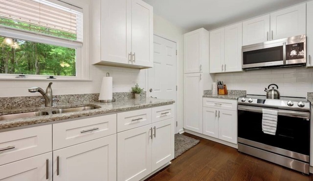 Lovely Hillsborough stay 2 minutes to Downtown