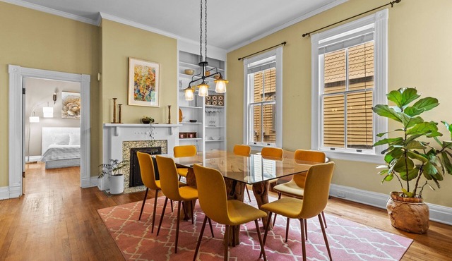 Lovely Historic 2 bedroom steps to Riverwalk -Fully stocked!