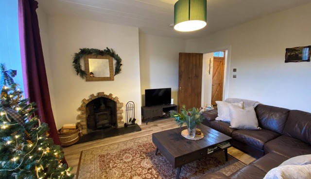 Lovely, historic cottage in beautiful closed courtyard in the heart of Speyside.