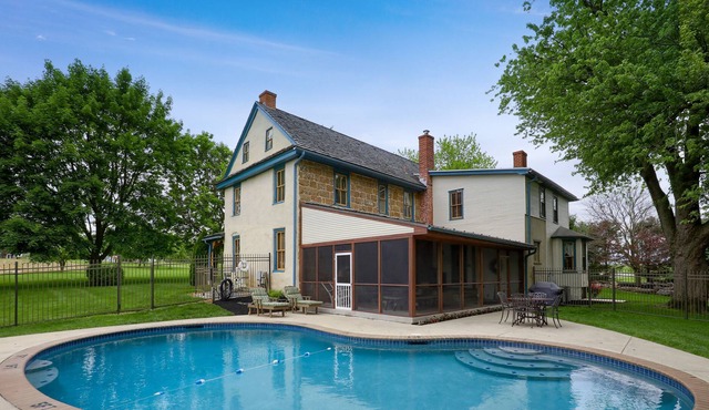 Lovely Historic country home. *Private POOL* with *screened porch* HOT TUB