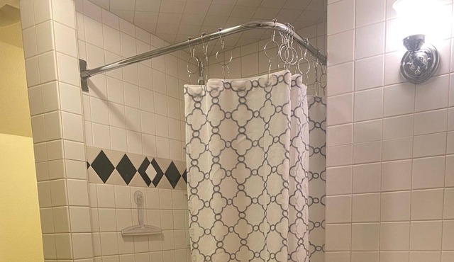 Lovely Historic Downtown Unique Upstairs Flat