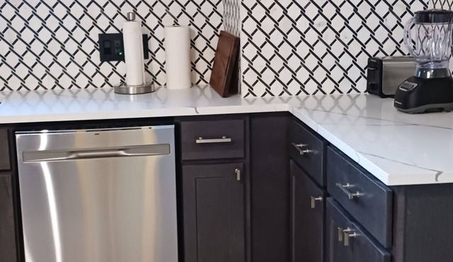 Lovely Historical Craftsman Home. Pet Friendly, Walk to the Park, Great Area