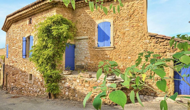 Lovely home in Saint Victor la Coste with WiFi
