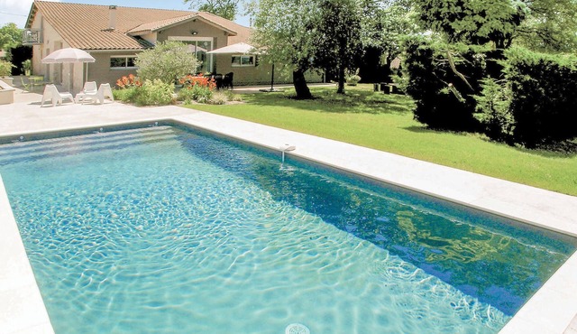 Lovely home in St.Aubin de Cadelech