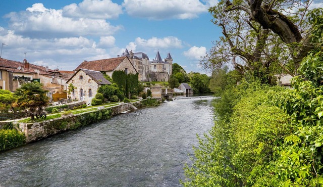 Lovely home in Verteuil-sur-Charente with WiFi