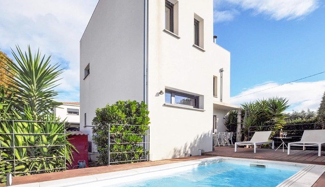 Lovely home in Villelongue-de-la-Sal.