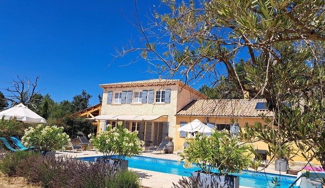 Lovely Holiday House in Simiane-La-Rotonde with Private Pool