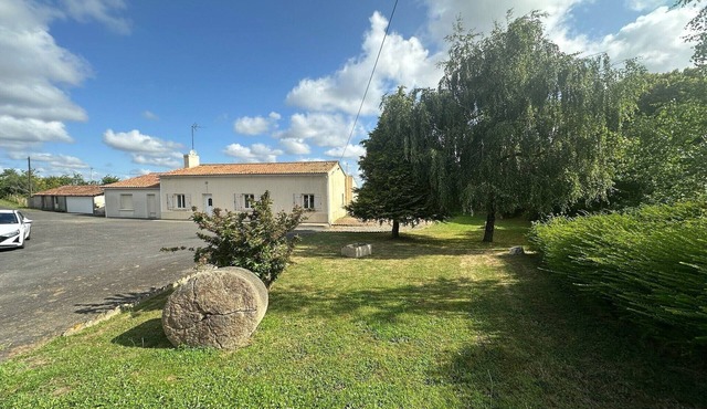 Lovely Holiday Home in Loire for 10