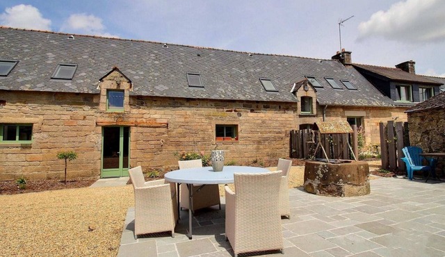 Lovely holiday cottage in Neulliac