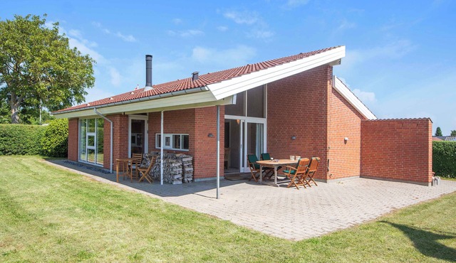 Lovely holiday home near beach and nature