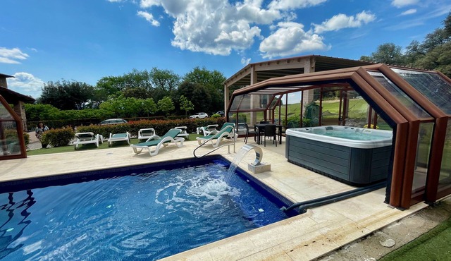 Lovely holiday home for 15 guests - 7 bedrooms all with private bath