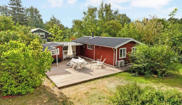 Lovely holiday home near the beach