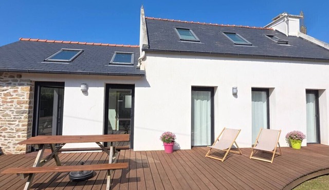 Lovely holiday home 5 mins walk from beautiful white sand beaches