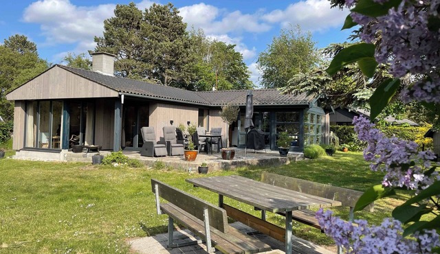 Lovely holiday home close to the beach and nature