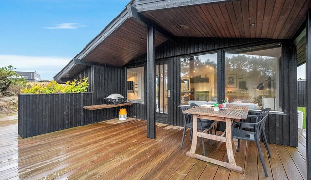 Lovely holiday home 400 meters from North Sea