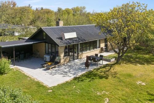 Lovely Holiday Home Near The Water