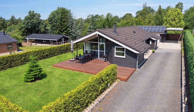 Lovely holiday home Spa/sauna, carcharger, river