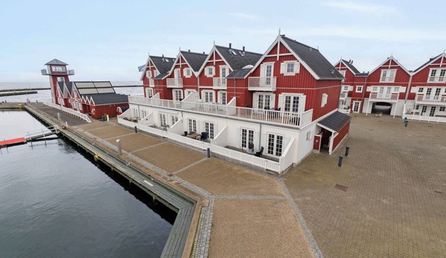 Lovely holiday home with harbor view