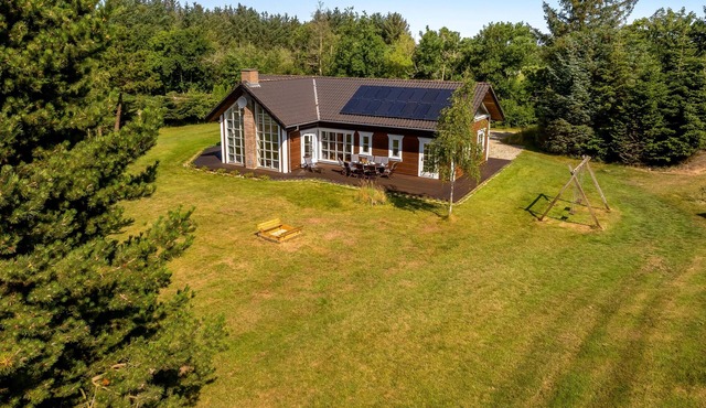 Lovely holiday home with hot tub, located in quiet surroundings.
