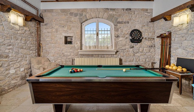 Lovely Holiday House in Ružići with Open Fireplace