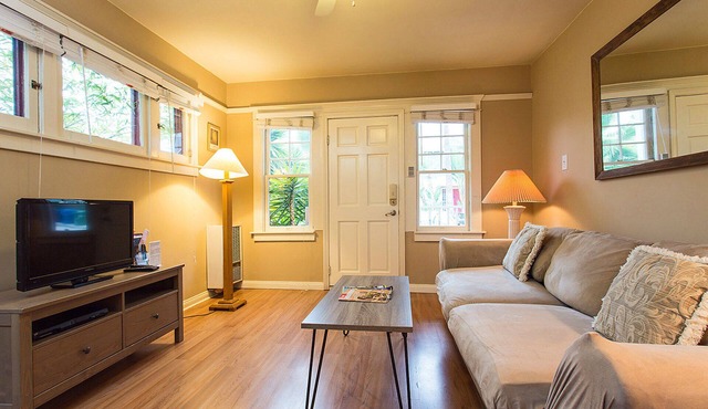 Lovely Hollywood Retreat with Porch & Garden